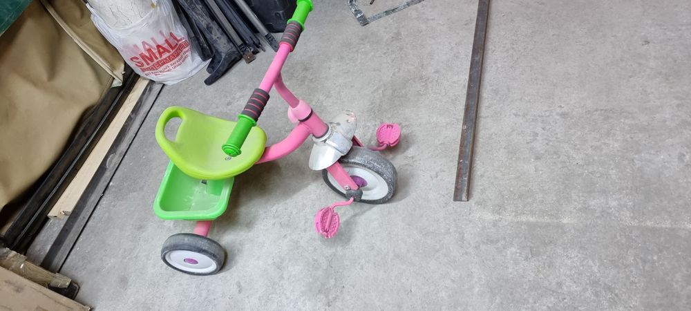 Срочно продам детский 3х колёсный велосипед для девочки