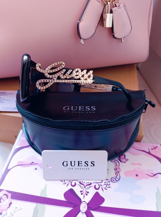 Ефектни слънчеви очила Guess с камъни