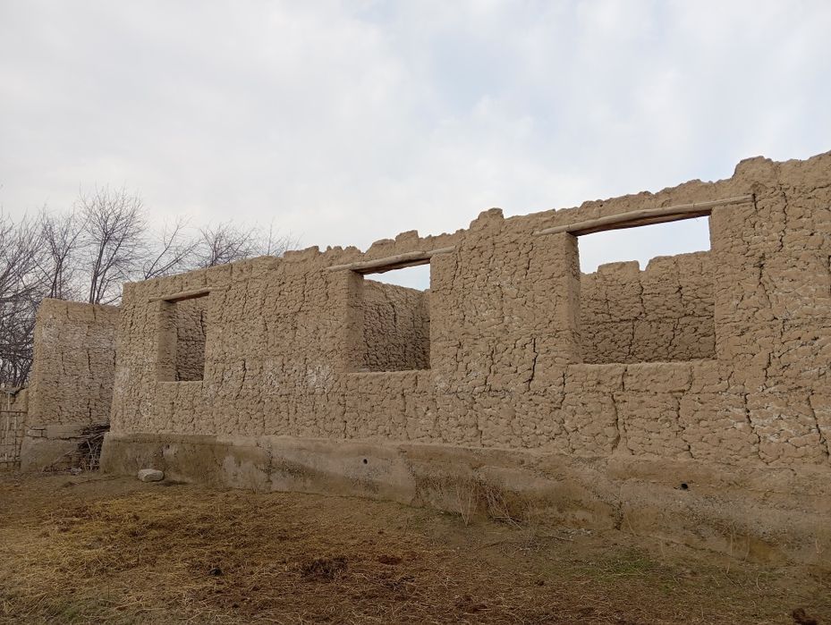 Жиззах Сулахлида Е́р Майдони 6 сутик 4хона пахсадан кутарилганСотилади