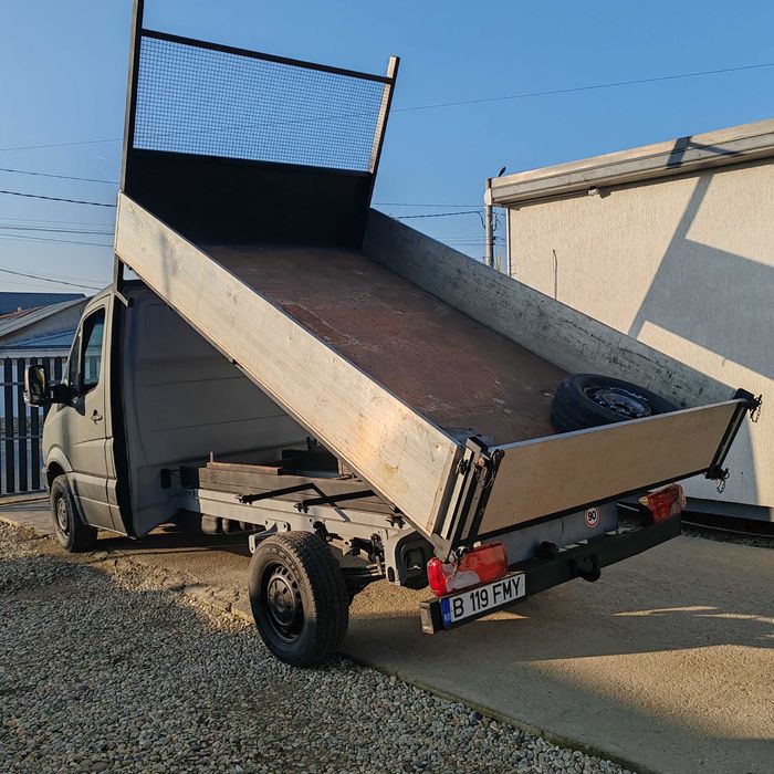 Mercedes Sprinter cu platforma basculabila