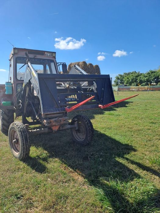 Tractor U650 cu incarcator frontal de vanzare