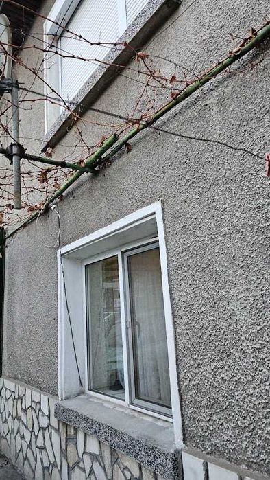 Двуетажна къща с гараж двор и пристройки Стамболийски