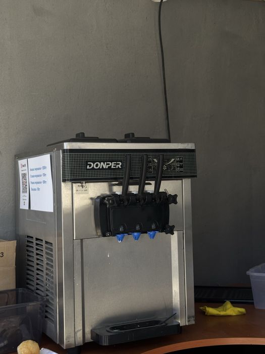 Продаеться мороженный аппарат Donper
