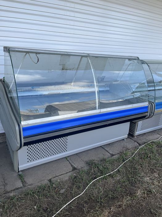 Продам витринные холодильники бу