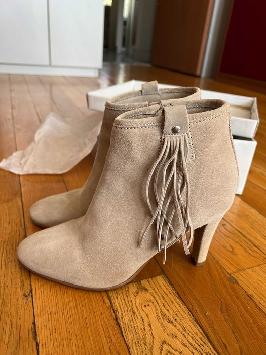 Боти с ток от естествен велур на Promod