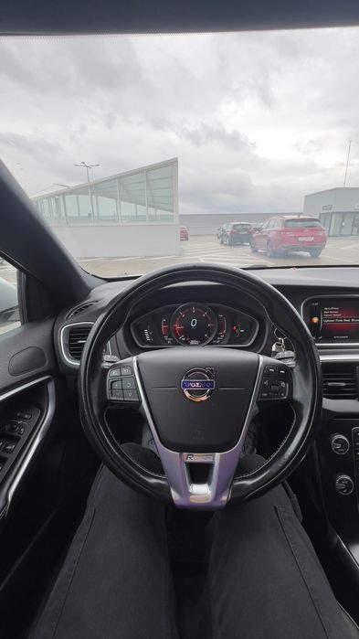 Volvo V40 D2 R-Design 2016 • Alb Perlat