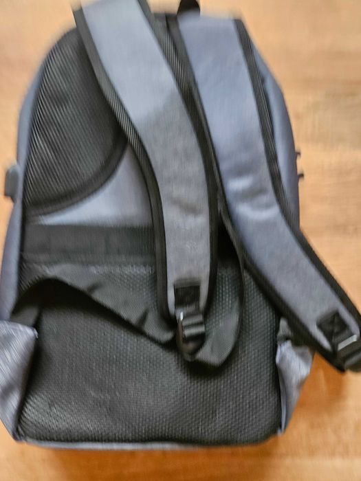 Rucsac laptop nou , impermeabil , cablu usb