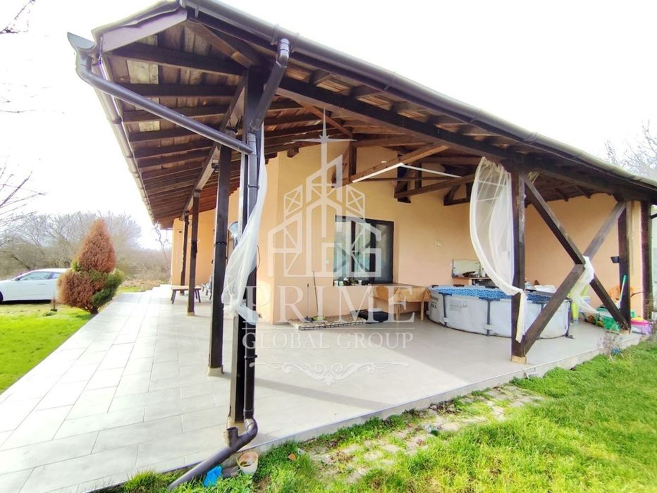 Къща в Варна, област-с.Средно село площ 184 цена 192000
