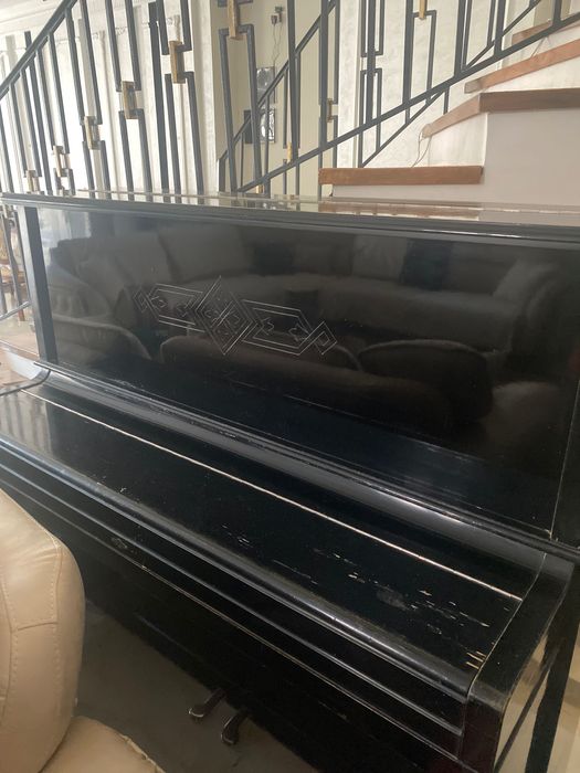 Пианино Красный октябрь