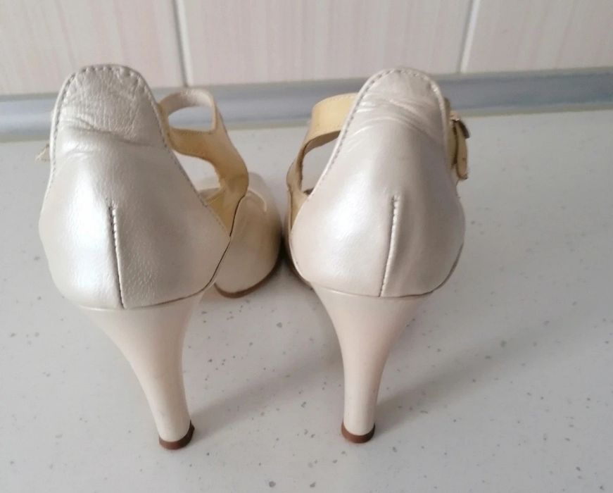 Pantofi piele mărimea 35 cu interiorul de 22.5 cm