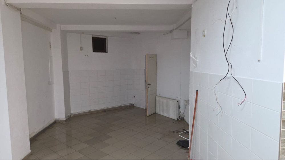 Inchiriez spatiu comercial Str. Republcii Nr.54, 100mp.