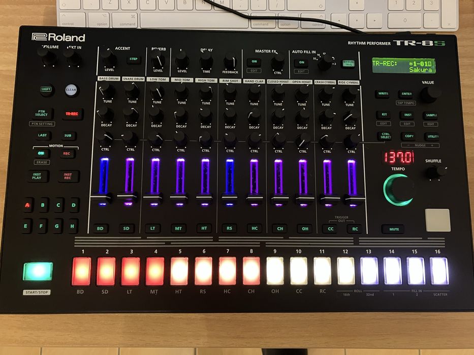 Roland TR-8S DrumMachine