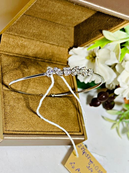 золотой браслет с бриллиантами в белом золоте