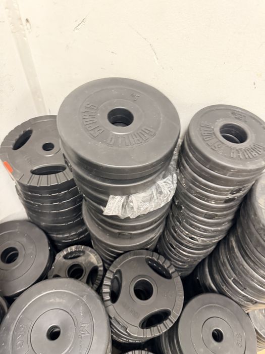 Discuri haltere si gantere oferta promo 5 lei kg. La minim 100 kg. Noi