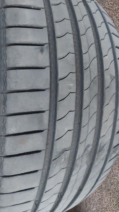 Vând 4 cauciucuri 235 cu 35 pe r19,aproape noi,Landsail,3acelasi profil și unul diferit,0772221788