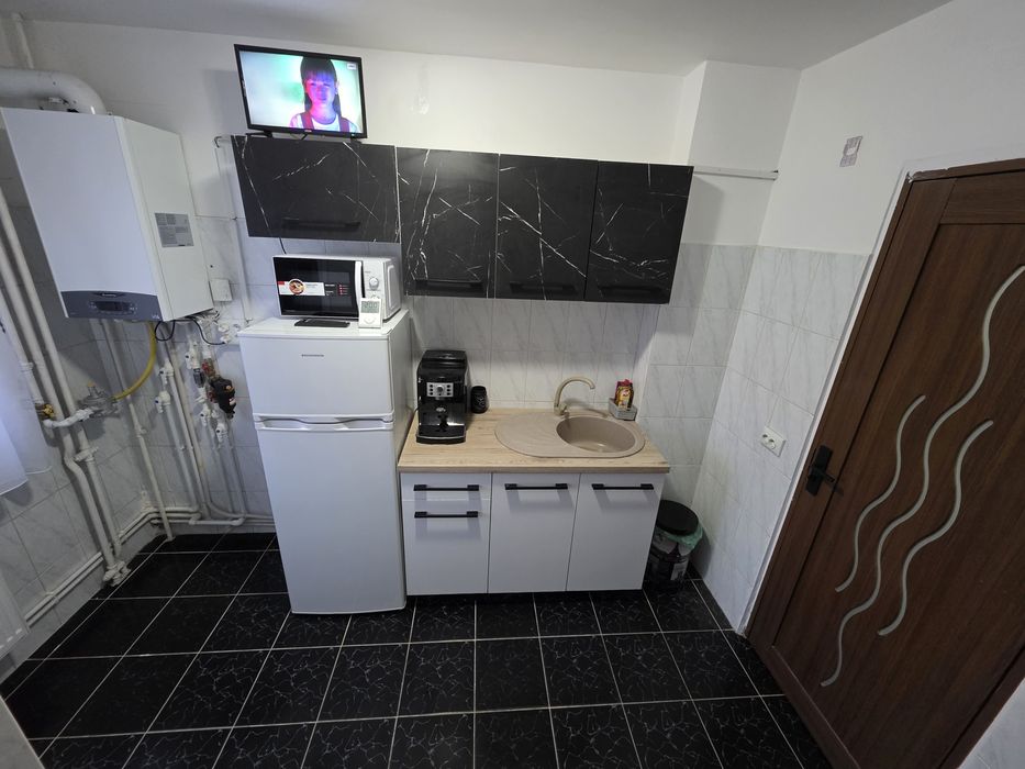 Inchiriez apartament