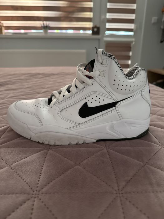 Маратонки NIKE с подарък кецове
