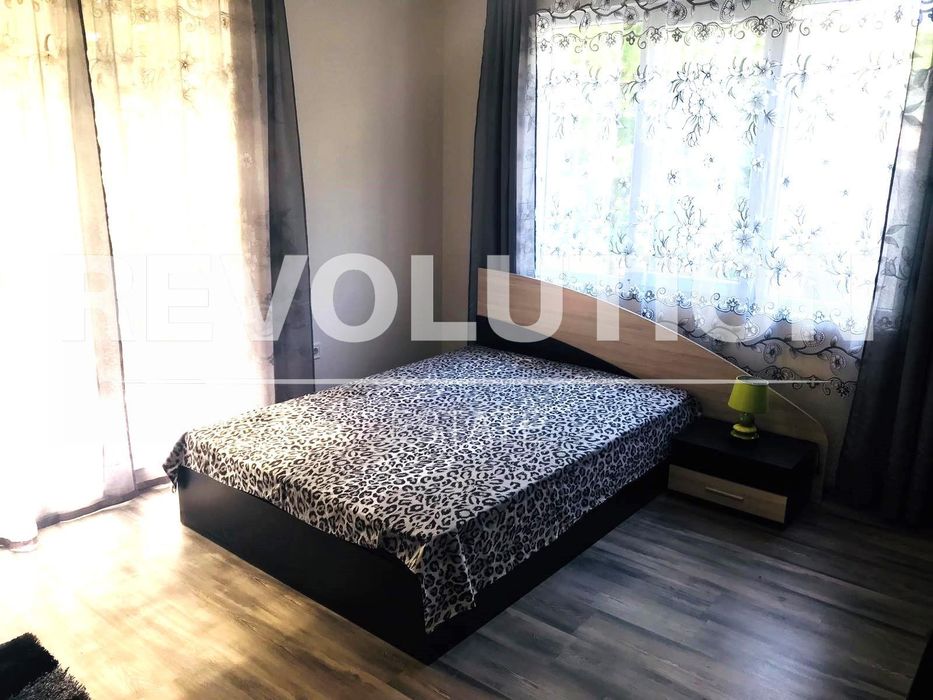 Дава се под наем Едностаен апартамент в Варна, Център - 40 кв.м за 400 € - Снимка #2