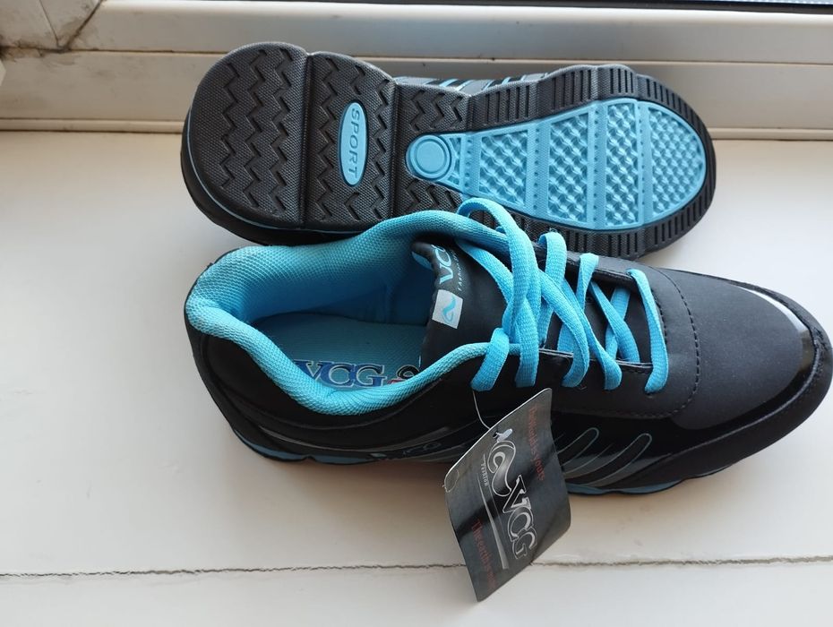 Кроссовки детские новые