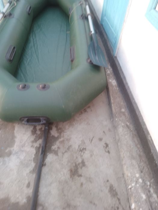 Лодка надувная ,двух местная .