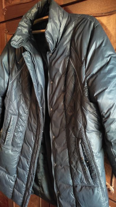 Женская куртка (Размер 62).