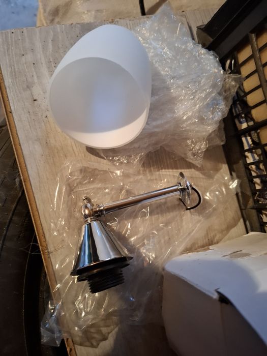 Vand spoturi pentru casa