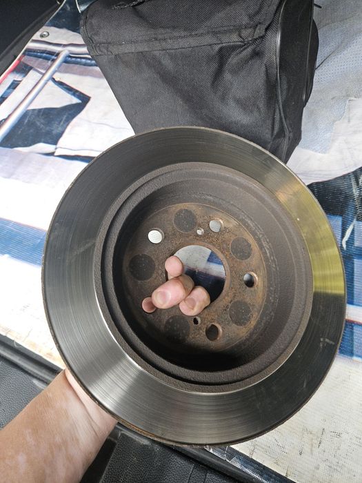 Продам 1 Тормозной диск на Тойоту Рав4 2020гв или Камри 70