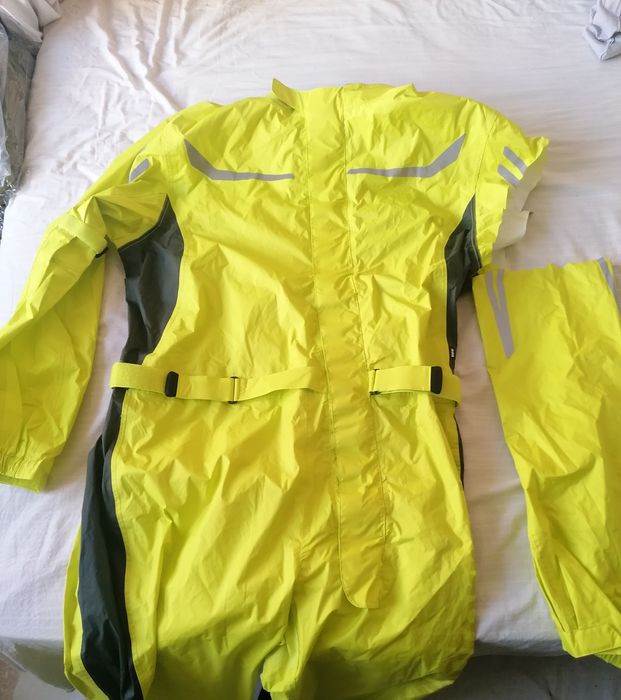 Combinezoane impermeabile