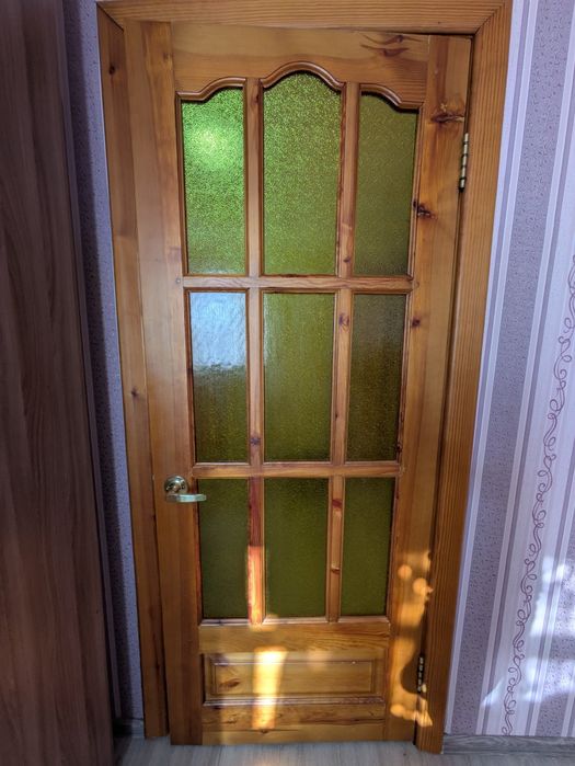 Двери межкомнатные б/у