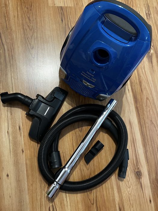 Aspirator cu sac Heinner Viserys 700