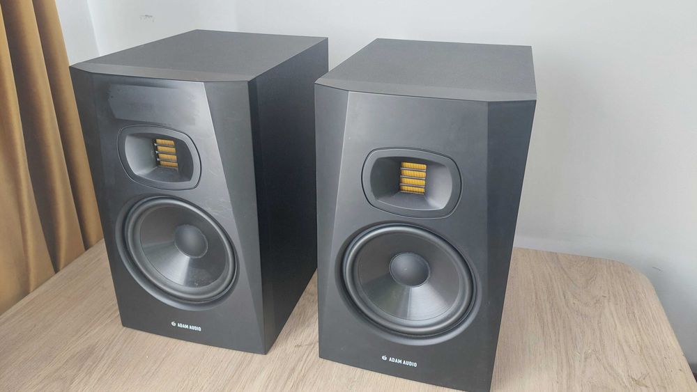 Monitoare profesionale de studio Adam Audio T7V