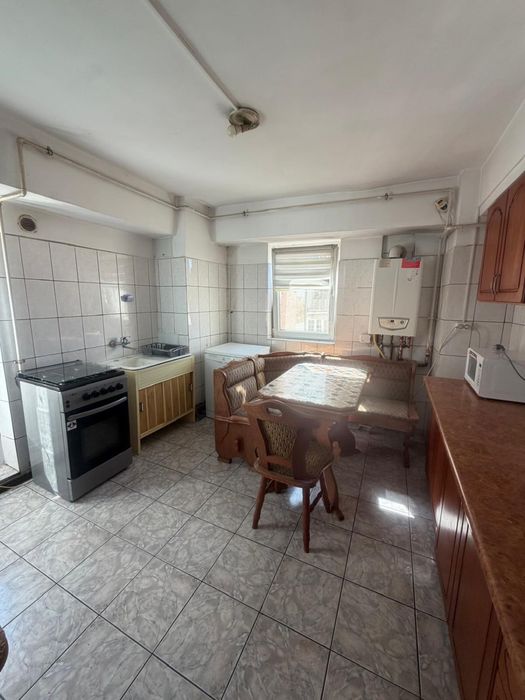 De închiriat apartament cu 3 camere – zonă centrală, Târgu Jiu