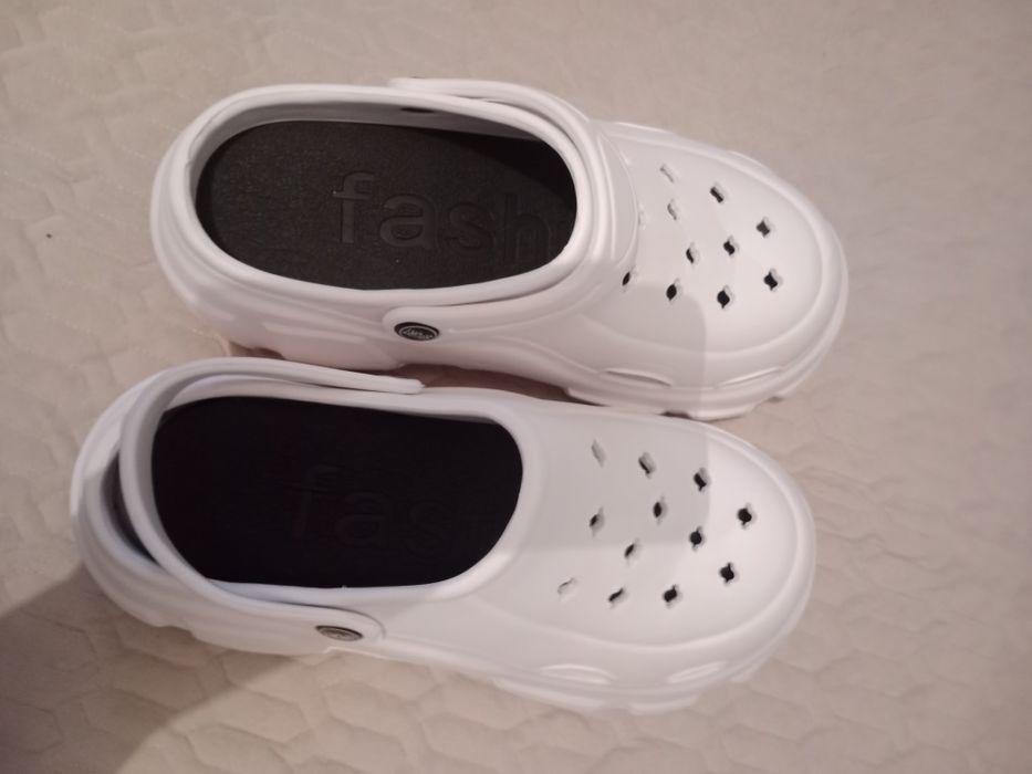 Медицинские кроксы.