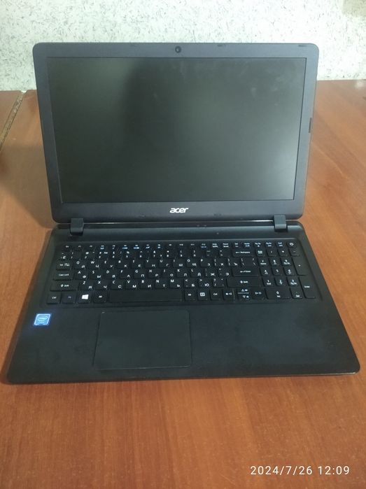 Noutbook acer kompyuter sotiladi.