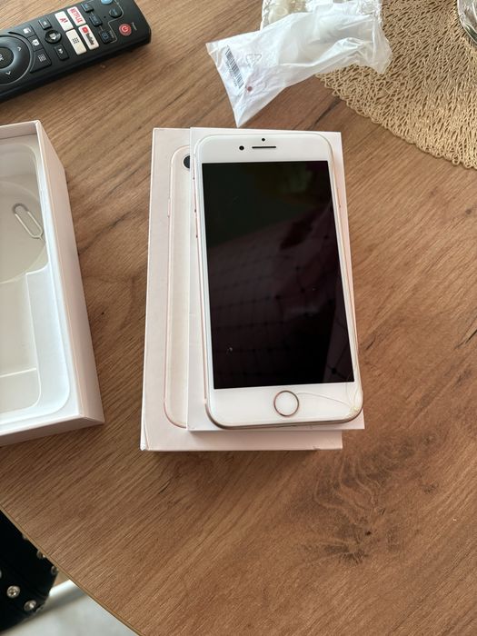 Продавам  Iphone 8