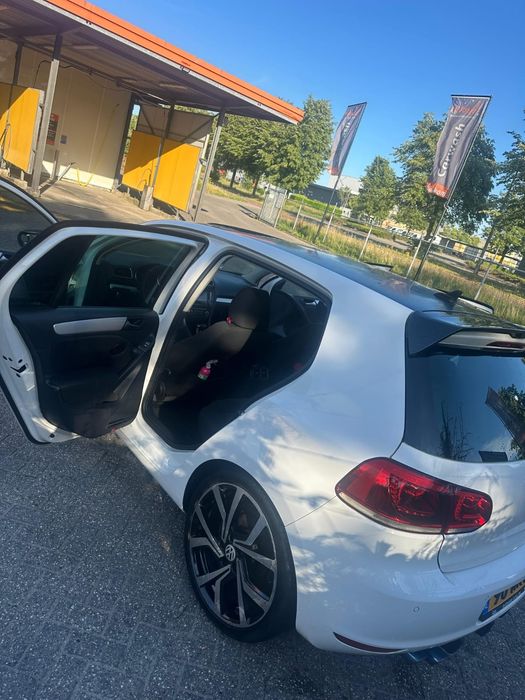 VOLKSWAGEN Golf 2011 — imagine 2