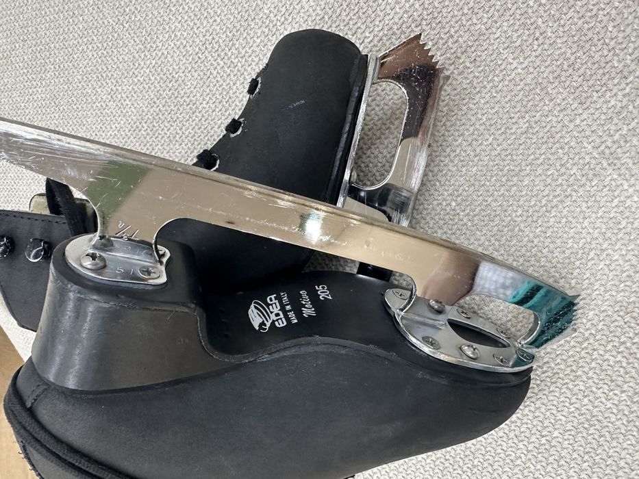 Продам коньки edea размер 205