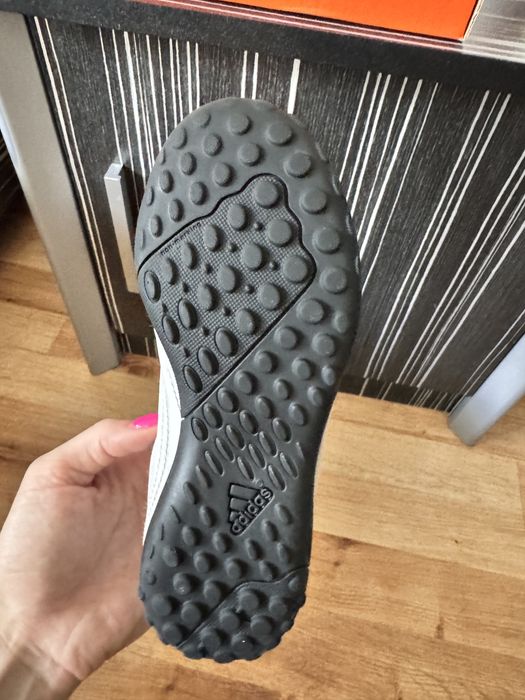 Детски футболни обувки в отчично състояние - Mizuno, Adidas, Nike