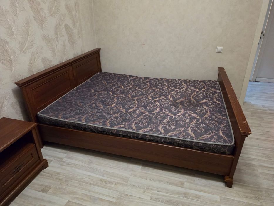 Продам спальный гарнитур