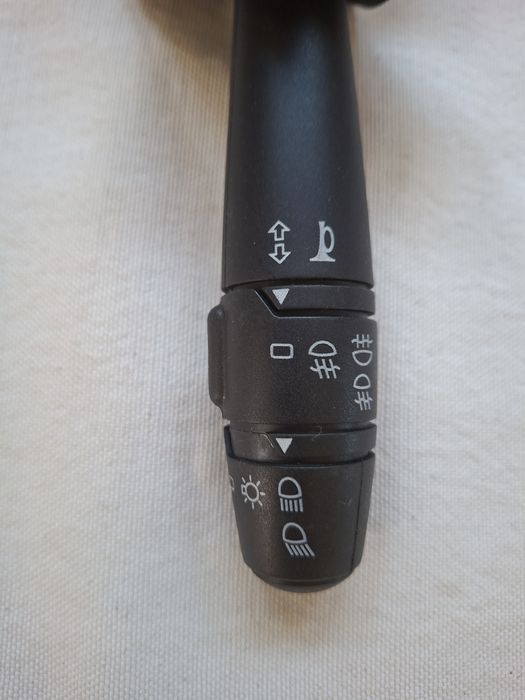 Comutator lumini Logan