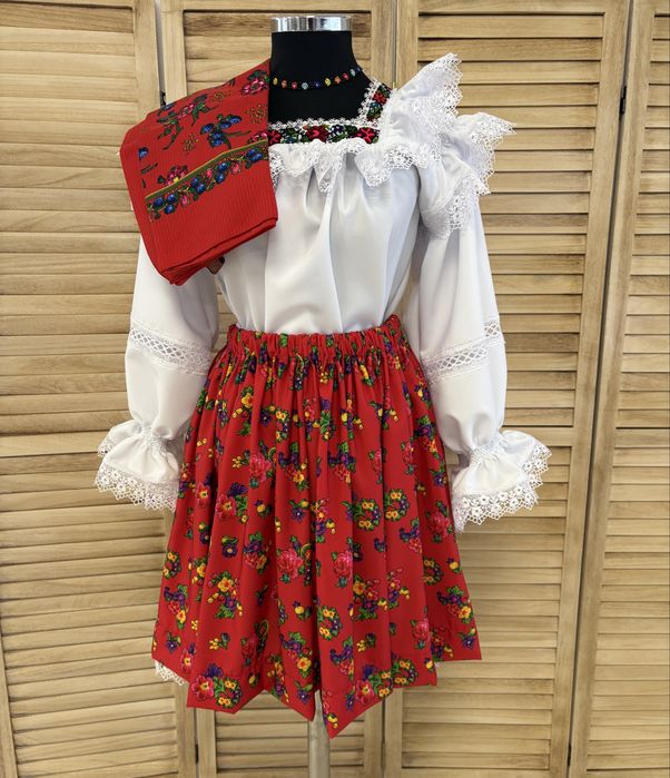 Costum traditional/popular pentru femei de Maramures