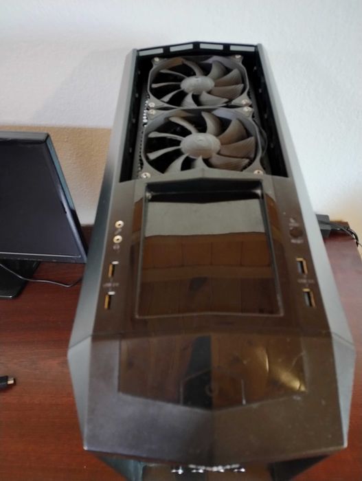 Геймърски компютър Asus B150 Intel I7 7700 16GB RAM Radeon RX570 8GB