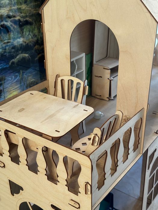 Деревянный игрушечный дом