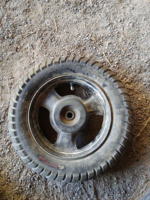 Диск с бескамерной покрышкой 3.50-10