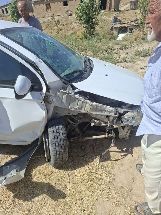 Uxlab qolib betonga chiqib ketganman ung tomon bilan