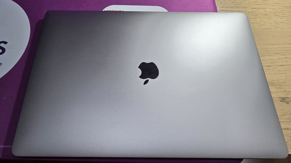 MacBook Pro 16 inch 2019 i9 2,3GHz 32GB 1TB video 4GB A2141 spacegary