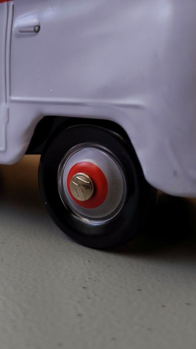 Machetă Volkswagen T1 Bulli – Christian Delorme – Licență oficială Volkswagen