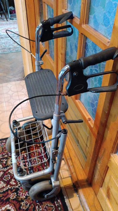 Rolator pliabil  cu 4 roti