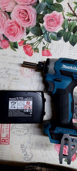 Cheie impact Makita DTD173 cu acumulator de 6 Ah