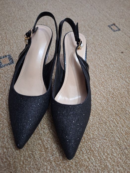 Vând sandale elegante noi